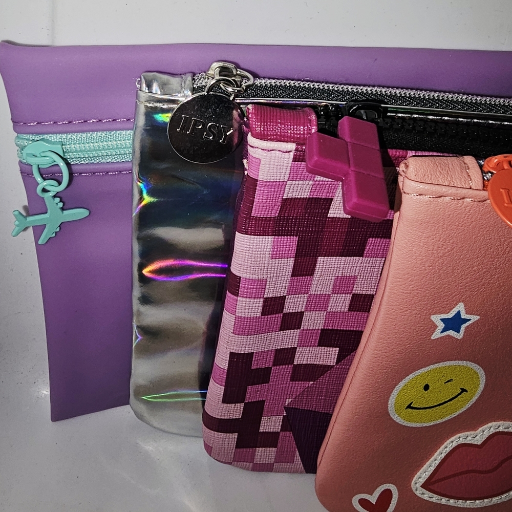 4 NEW IPSY MAKEP, BAGS,CLUTCH, WRISTLET, WALLET, (CARRY A PHONE). BEACHY, GIFT